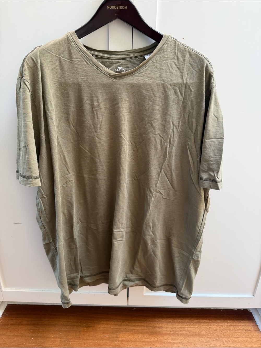 Tommy Bahama Short-Sleeve V-Neck Tee in Olive